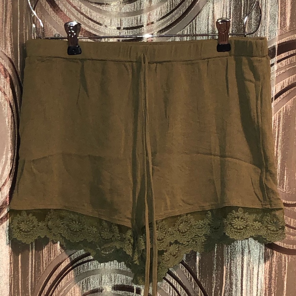SALE Green lace trimmed shorts